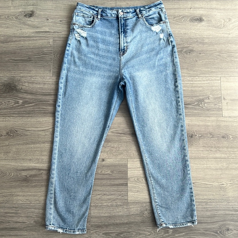 EUC American Eagle Curvy Mom Jeans Distressed Medium Blue Wash US 16 Regular
